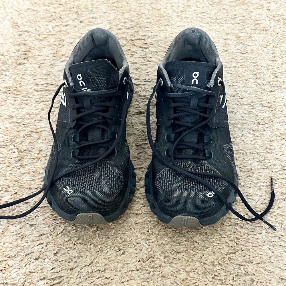 On Cloud Running Women’s Black Athletic Shoes